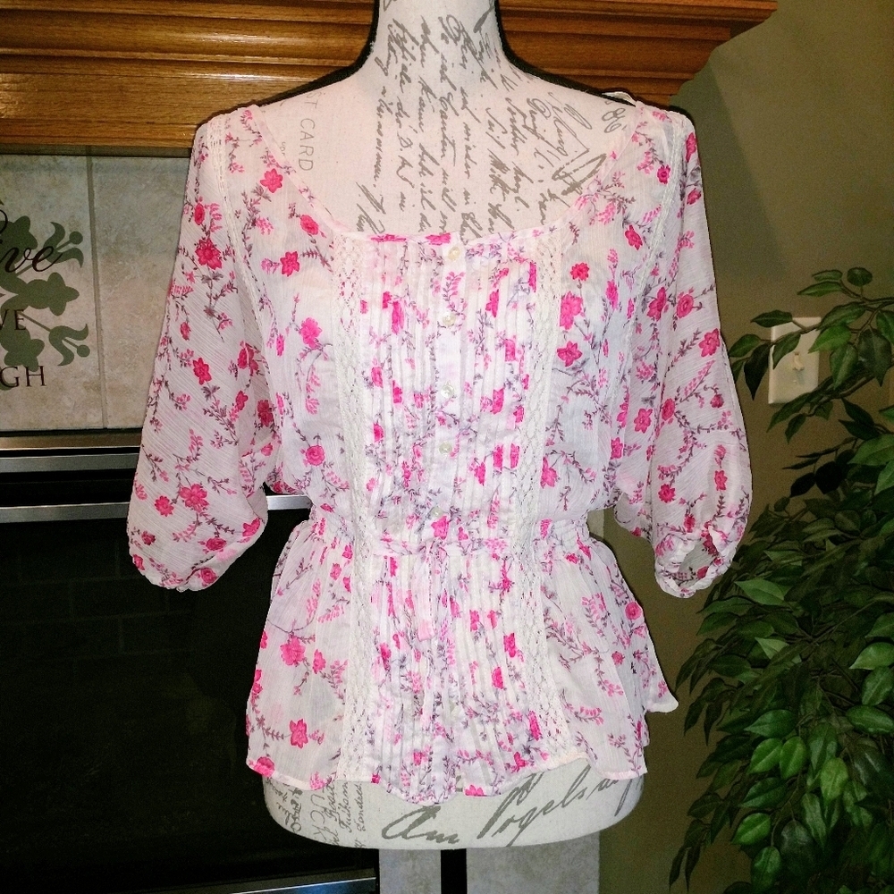 Guess Shirt Size Medium Pink Cream Floral!